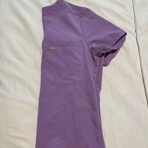 FIGS Catarina one pocket scrub top color lilac dawn size small